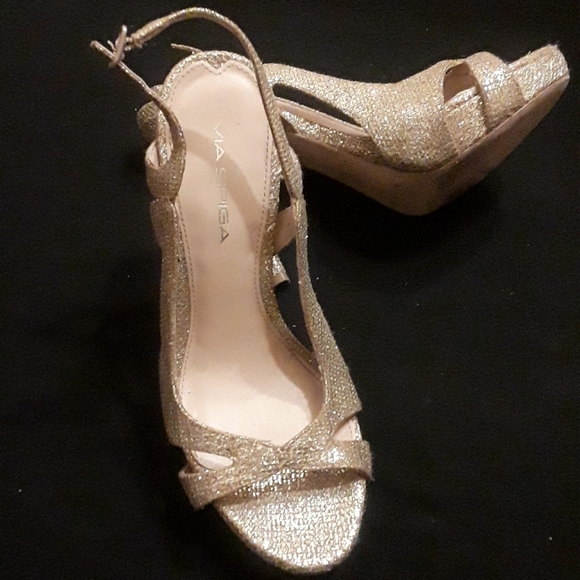 Sparkling champagne gold fabric and leather heels - Picture 4 of 9